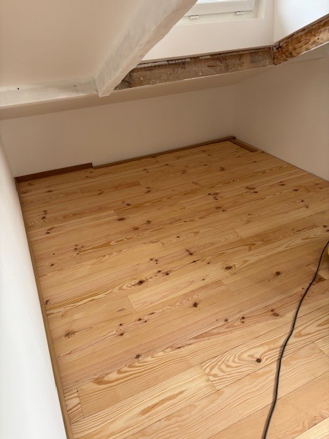 Parquet petits nœuds pin maritime